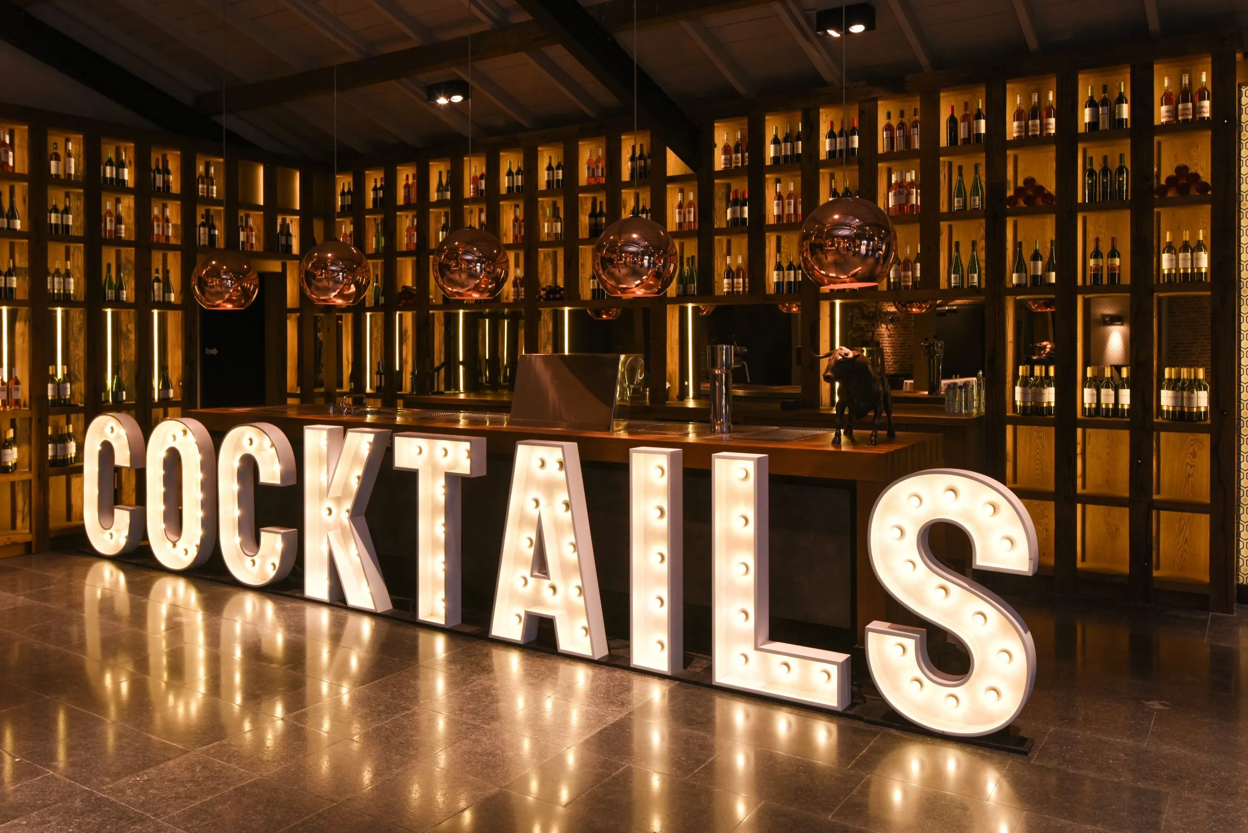 Lichtletters op een feest