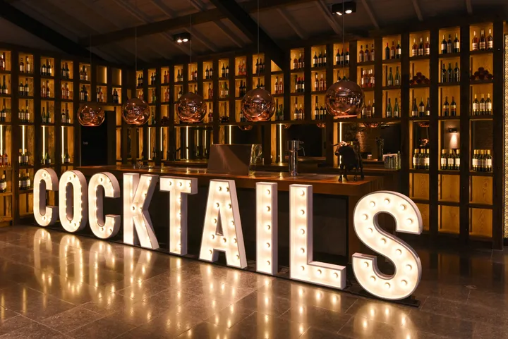 Lichtletters op een feest